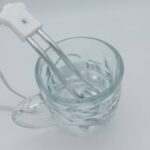 المنت لیوانی آب جوش آور